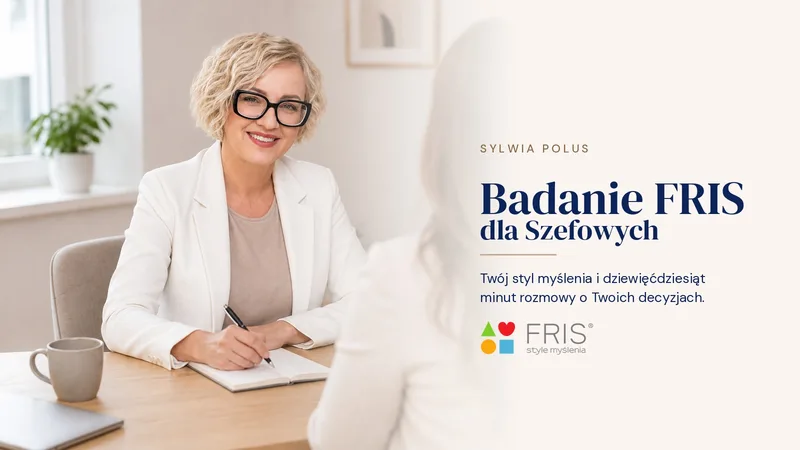 Baner badania FRIS dla Szefowych: Sylwia Polus rozmawia z klientką przy biurku, obok tytuł i logo FRIS